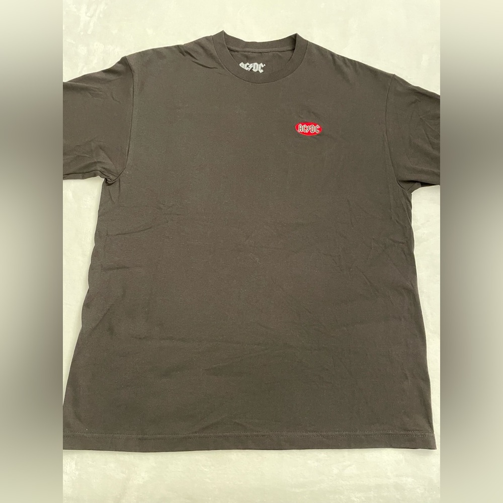 AC⚡️DC EMBROIDERED LOGO OFFICIALLY LICENSED  T-SHIRT MENS XL (NEW WITHOUT TAGS)